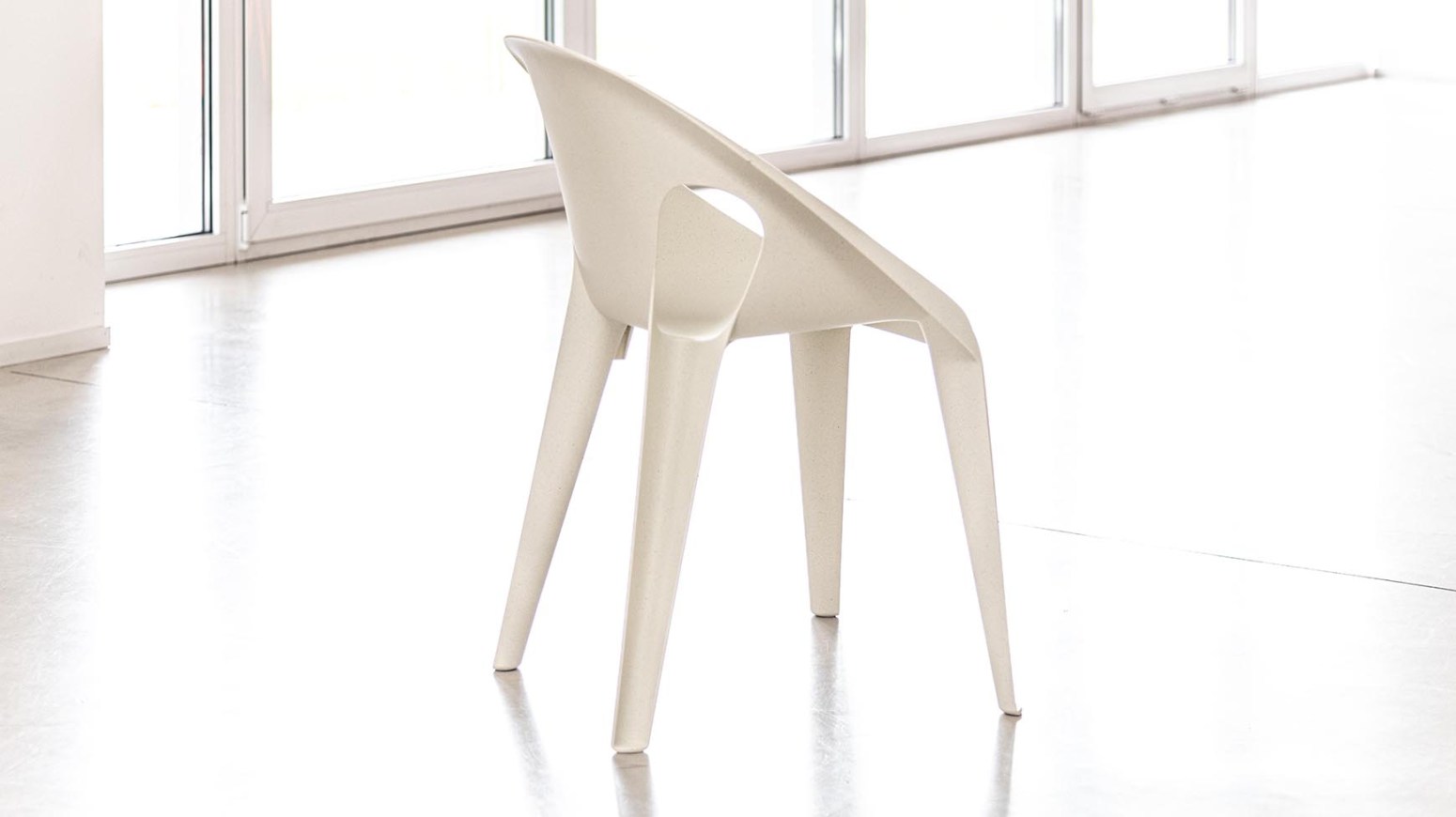 BELL CHAIR (recyclée et empilable)