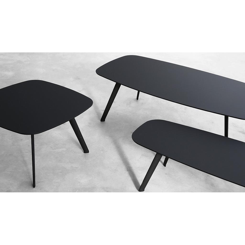Table Black Fenix matt pied noir SOLAPA by Jon Gasca